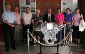 Lancastermotor met Engelse bezoekers in de Kardijk