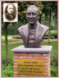 monument - borstbeeld van Gaston Ooms op marktplein